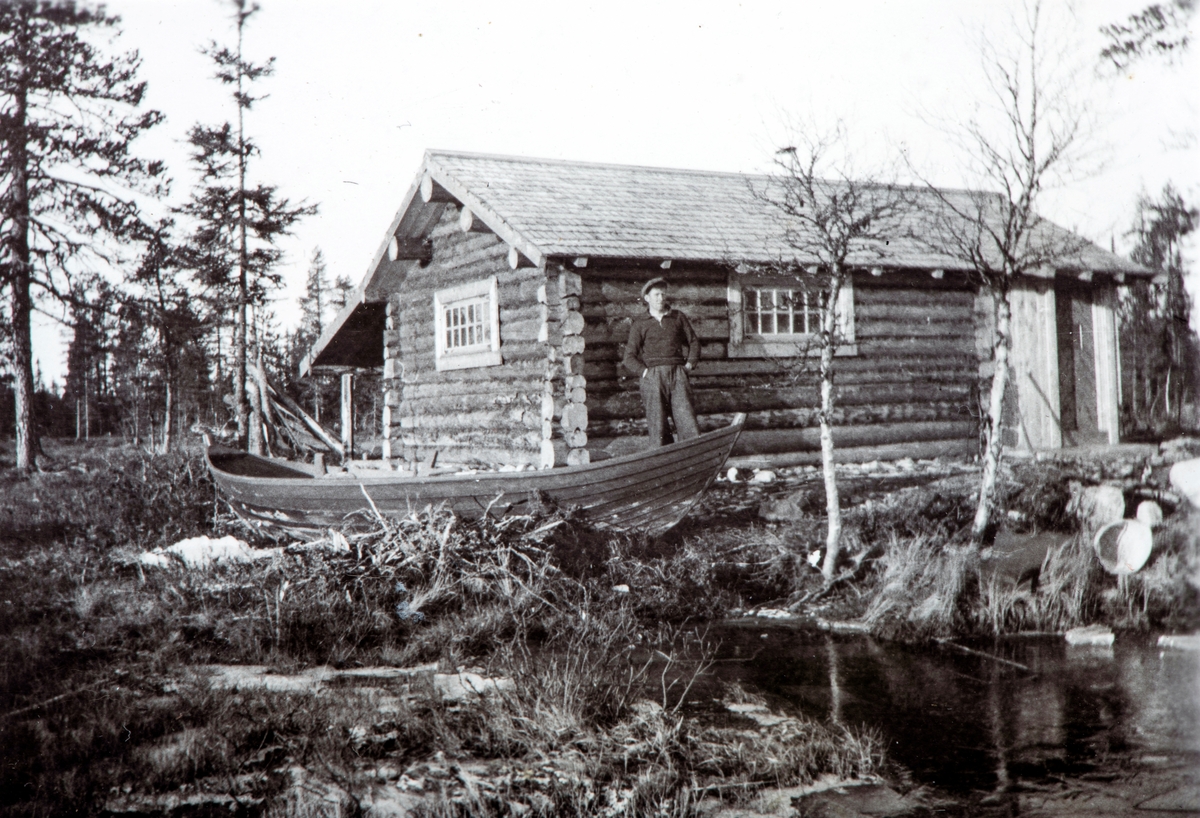 Skramstad (118/1). Ole Andreas Skramstads fiskerhytte på Spjeldsjøen.