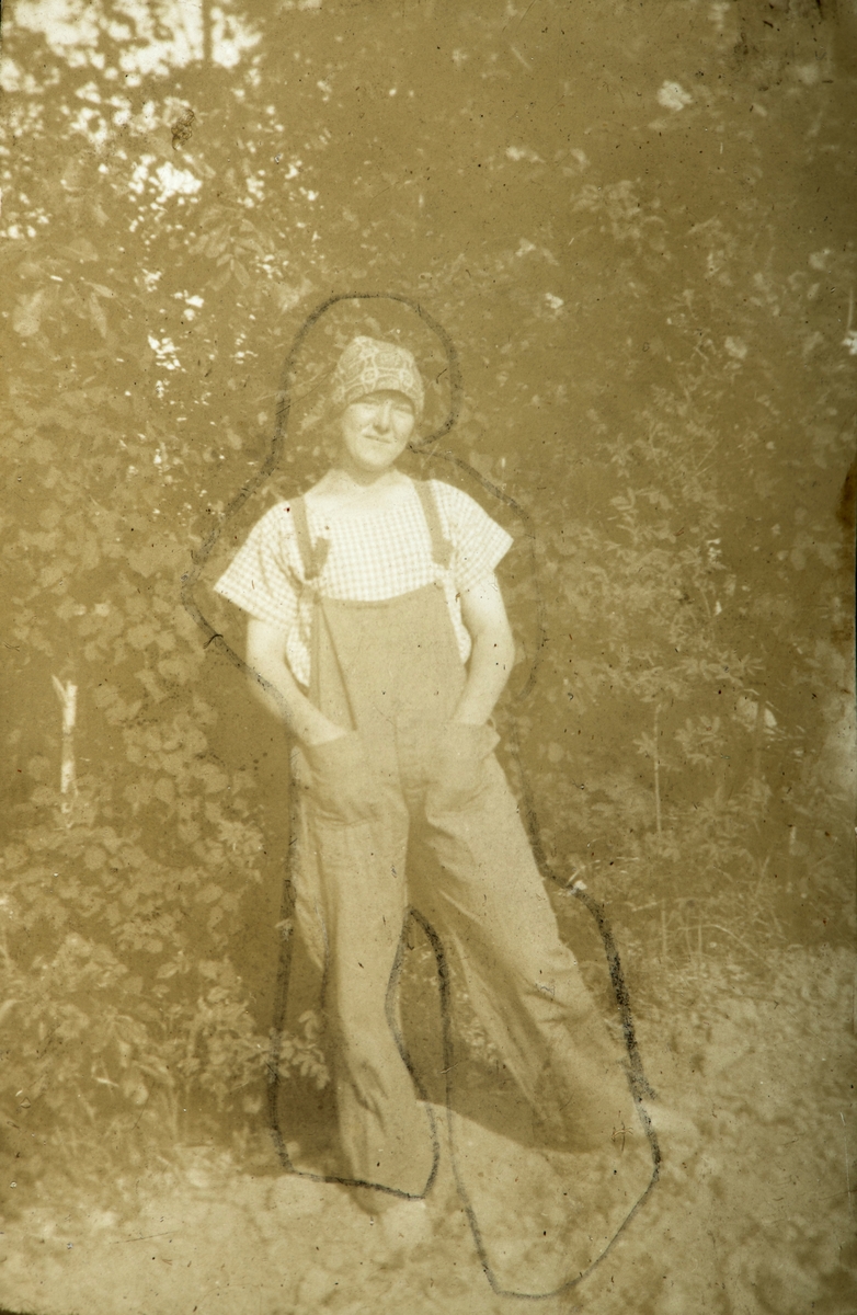 Karset (63/1). ”En potetrensker”. Pauline Karset, gift Prestrud. (f. 1906).