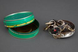 Sølv og søppel [Brosje]