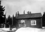 Vaktmästarbostaden Murberget, på bron vaktmästare Gustav Lindström med familj.