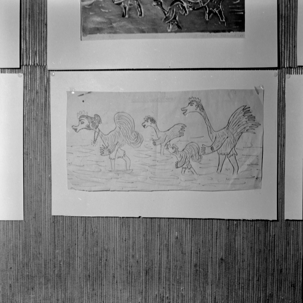 Ustilling av silketrykkbilder laget av barn fra Døveskolen i Nordenfjeldske Kunstindustrimuseum