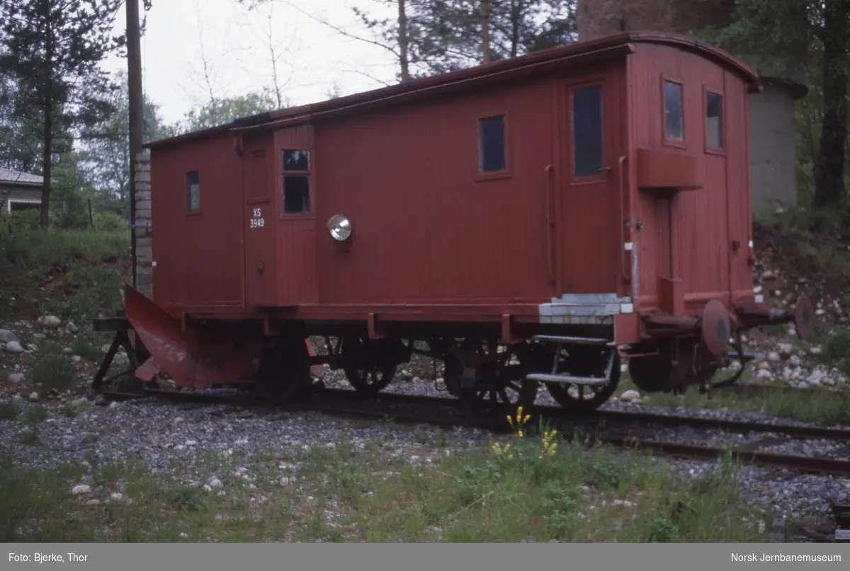 Sporrenser litra Xs nr. 3949 på Sira stasjon