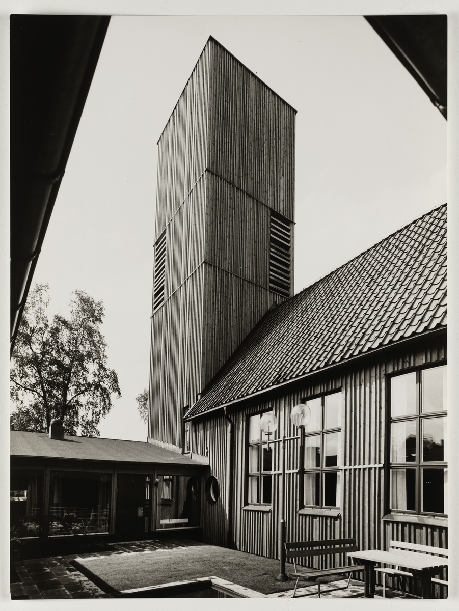 Bodafors kyrka
Exteriör, kyrktornet sett från innergård.