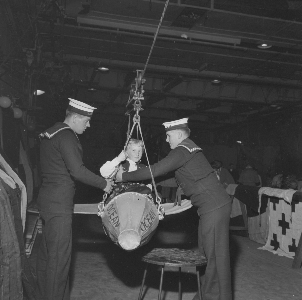 Barneselskap ombord på hangarskipet HMS Ocean