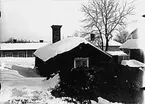 Flinkstugan före flytten till Vallby friluftsmuseum i Västerås.