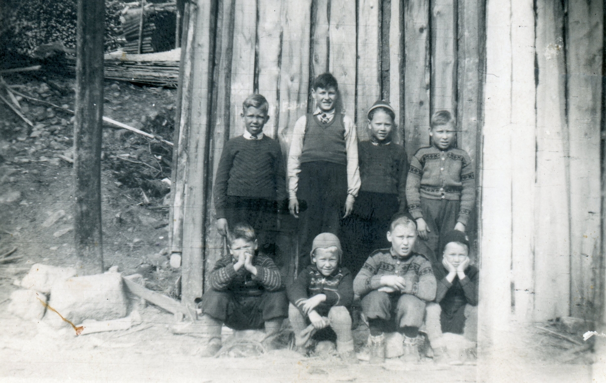 Framme frå v. Åge Sire, Magne Pettersen, Oddbjørn Storedal og Stein Sire.
bak frå v. Arne Pettersen, Kjell Sander Grøthe, Tormod Sire og Ola Storedal.