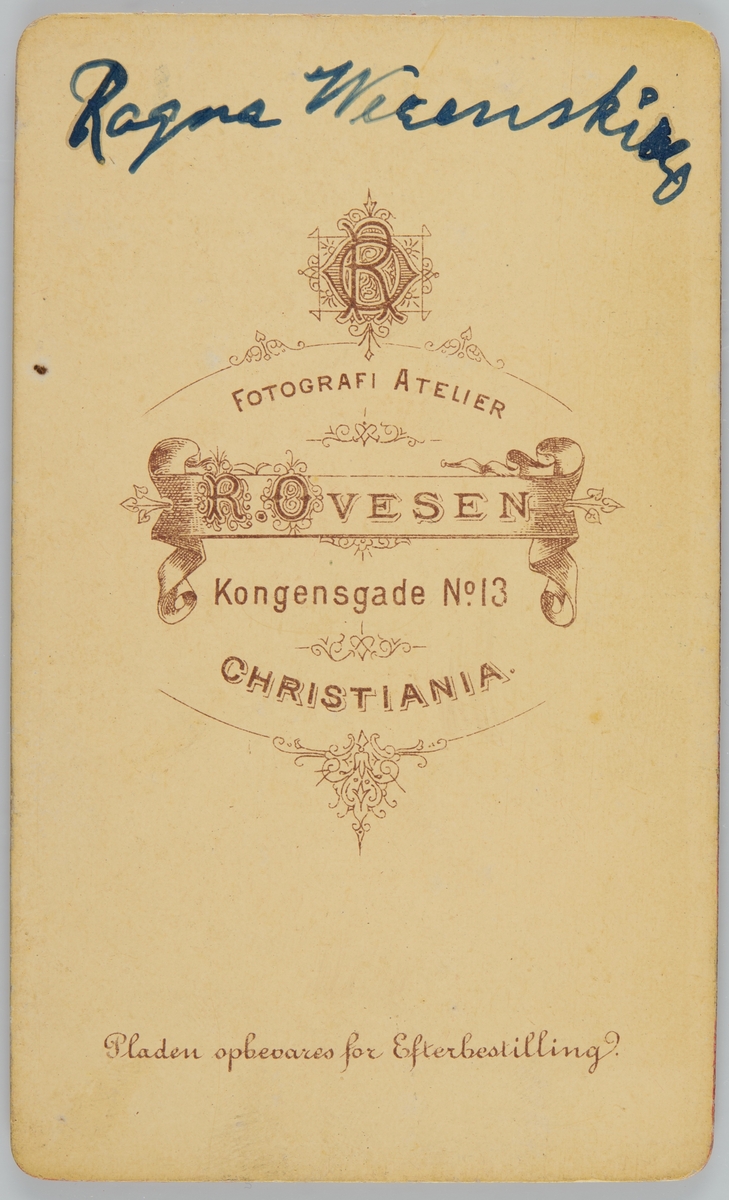 Portrett av kvinne.