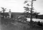 Häggdångers kyrka, 1930-tal. Byggmästare Pehr Hagmansson. Efter 60 år byggdes torn på kyrkan (1840-t). Vitputsad stenkyrka. Orgel från 1855 av J Gustav Ek. Altartavla från 1795 av målare Anders Joakim Öberg från Härnösand. Altaruppsatsen från 1797-98 av bildhuggare Per Vestman från Hemsö.