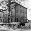 Tomt nr 3, Norra Kyrkogatan 23. Kallades på 1920-talet Ljunggrenska träpalatset. På 1950-talet Hotell Eriksberg.