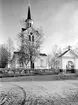 Njurunda kyrka ligger strax intill Medelpads näst största gravfält. Upp till kyrkan leder två vägar kantade av kyrkstallar. 1862 uppfördes kyrkan under ledning av byggmästare J. Nordell, arkitekten var Johan Fredrik Åbom. Kyrkan invigdes den 30 april 1865 av biskop A.F. Beckman.; Kyrkorummet är en treskeppig basilika. En genomgripande restaurering utfördes på 1990-talet. Kyrkan består av ett klocktorn, ett stort rektangulärt långhus och ett polykront kor. Sakrestia och arkivrum ligger inom långhuset i nordöst respektive sydöst. kyrkan är putsad och byggd i sten förutom det förhöjda mittskeppet och korets förhöjda del.