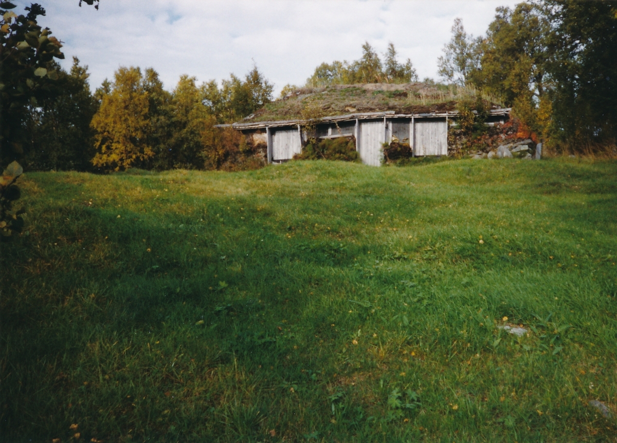 Kvæfjord, Bygning med torvtak, 1998