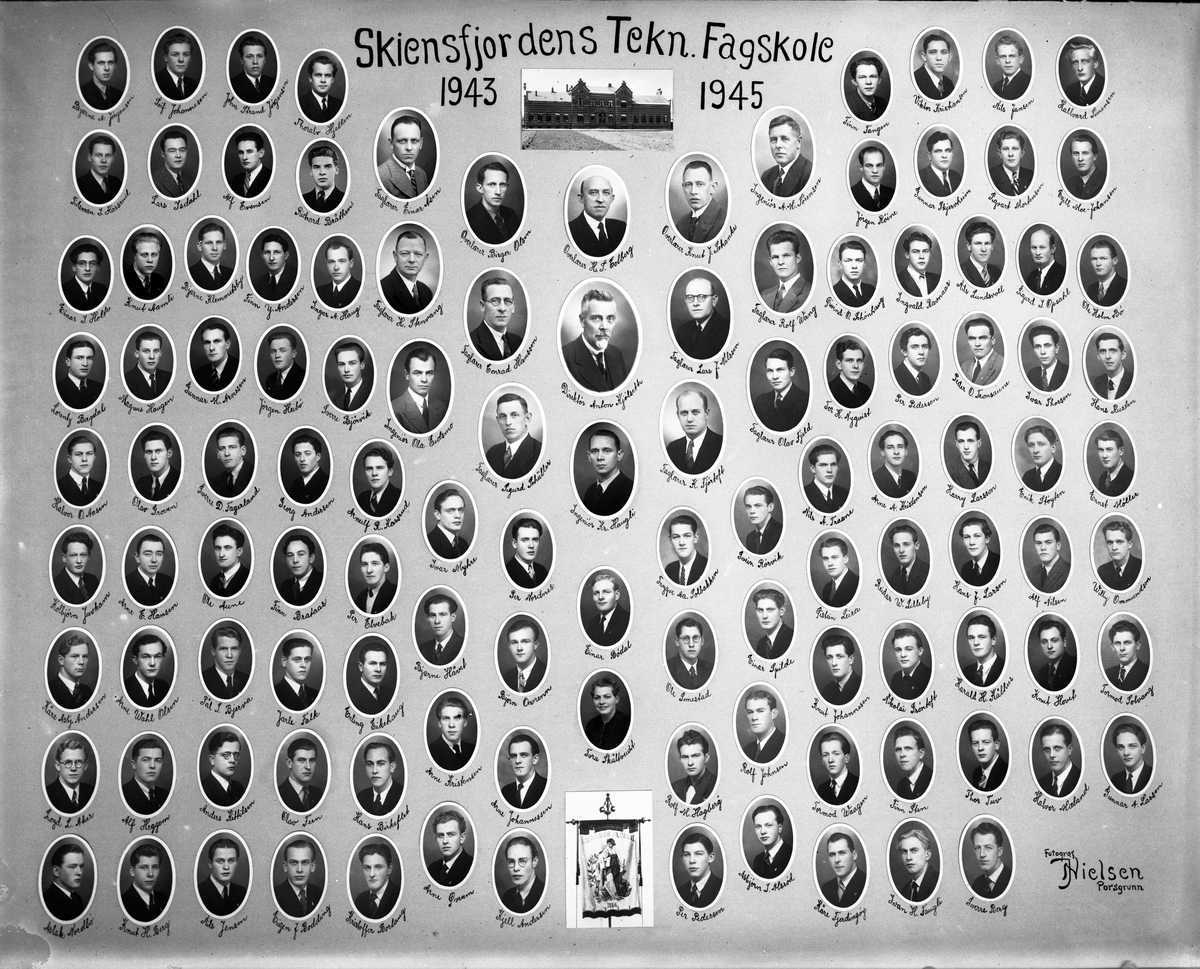 Fotosamling etter fotograf John Nielsen, Porsgrunn. Bilder viser ansatte og elever ved Skiensfjorden Mekaniske Fagskole. Årskullet 1943-1945, under Direktør Anton Kjølseth ledelse.