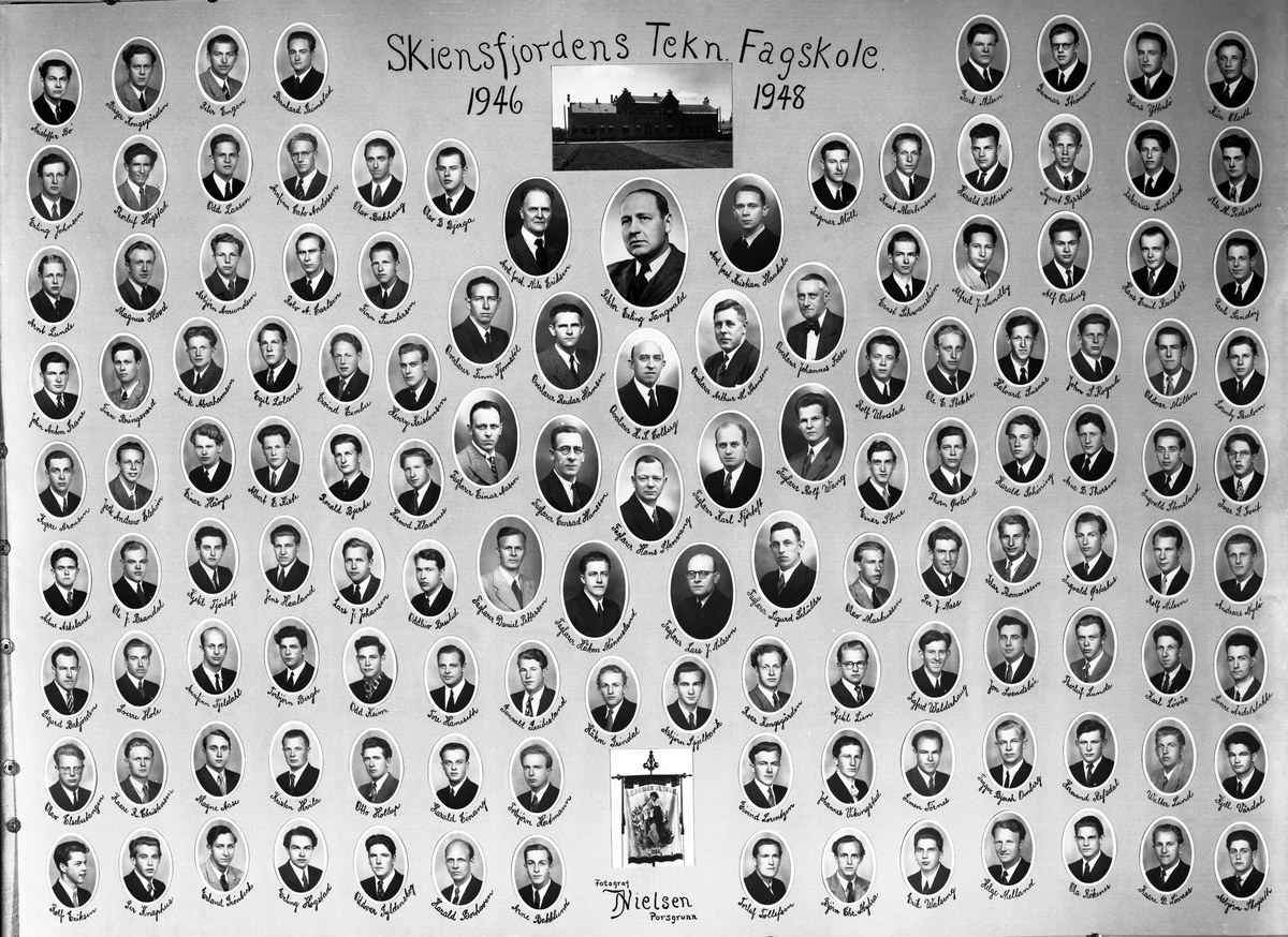 Fotosamling etter fotograf John Nielsen, Porsgrunn. Bilder viser ansatte og elever ved Skiensfjorden Mekaniske Fagskole. Årskullet 1946-1948, under Rektor Erling Tangelands ledelse