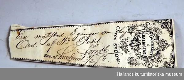 Åtta ordinationsetiketter. Sju stycken är ifyllda för Kapten Ehrenpohl. Apoteket i Halmstad, C. F. v. Sydow. (1875-1884).