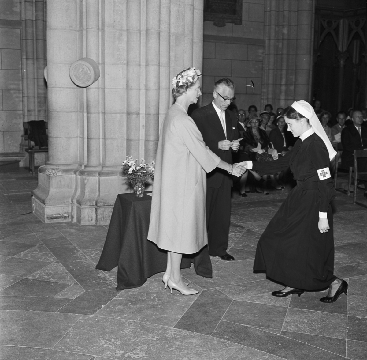 Sjuksköterskeinvigning, prinsessan Sibylla viger sjuksköterskor, Uppsala 1960