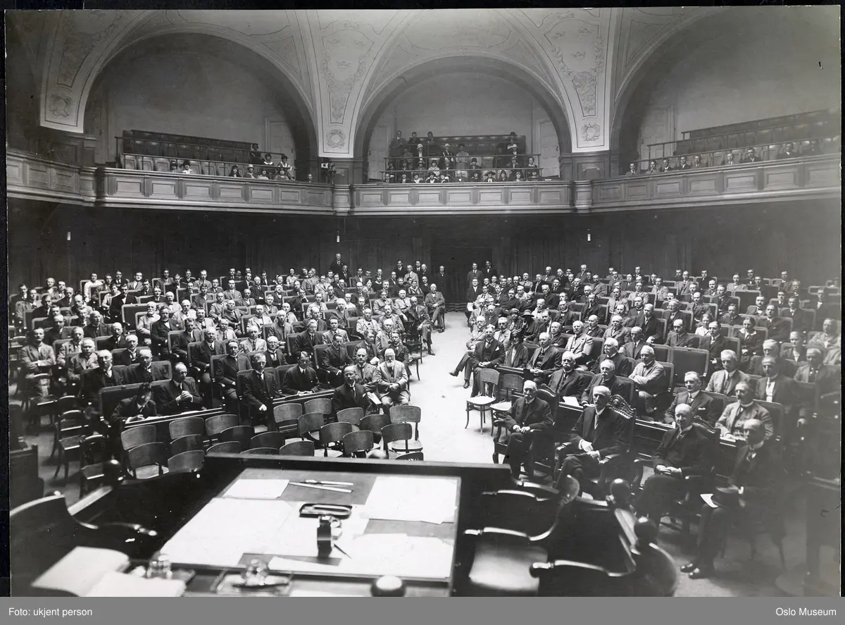 Sveriges Riksdag, interiør, sal, menn, kvinner
