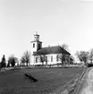 Häggdångers kyrka, 1960-tal. Byggmästare Pehr Hagmansson.; Efter 60 år byggdes torn på kyrkan (1840-t). Vitputsad stenkyrka. Orgel från 1855 av J Gustav Ek. Altartavla från 1795 av målare Anders Joakim Öberg från Härnösand. Altaruppsatsen från 1797-98 av bildhuggare Per Vestman från Hemsö.