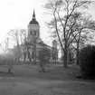 Härnösands domkyrka. Arkitekt Johan Adolf Hawerman. Nyklassistisk stil. Vitputsad stenkyrka med ett mittorn, två mindre torn och västfasad med pelarrad.En del inventarier från den äldre kyrkan bland annat altartavlan från 1700-talet.Treskeppigt kyrkorum .Orgel från 1731 av Johan Caliman med barockfasad av Magnus Granlund från Hudiksvall