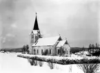 Dals kyrka. Kyrkan har medeltida ursprung, men ombyggdes 1889-90.Då tillkom ett västtorn,ett kor med tre fönster och en sakrestia.Klockstapeln revs.1700-talsinredningen försvann och ersattes av altaruppsats,predikstol och bänkinredning i nygotik.Vid restaureringen1936-37 togs den nygotiska inredningen bort och en del äldre inventarier återinsattes, bla predikstolen från 1739 av Magnus Granlund.Även pyramider,korgrind och bänkskärmar mot koret är tillverkade av Magnus Granlund.Ursprungligen uppfördes kyrkan under medeltiden och var helgad åt St:a Agneta