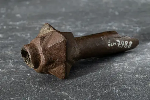 Två medeltida stridsklubbor