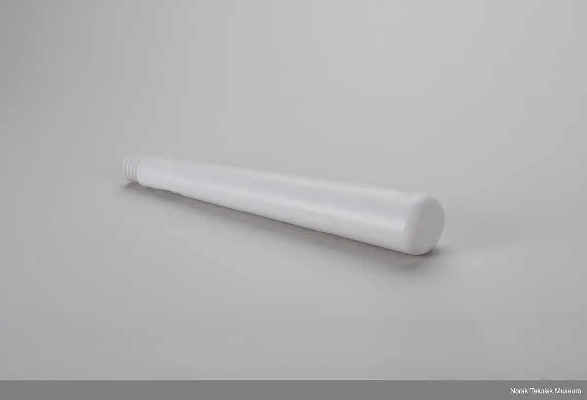 Holder for Wii remote fra Dreamgear, som kan kobles til følgende utvidelser:
2 billiardkøer
2 hocke/golfykøller
Baseball bat

Samt:
Holder for Wii Remote, Ratt
Holder for Wii Remote, Pistol
Grafikkadapter