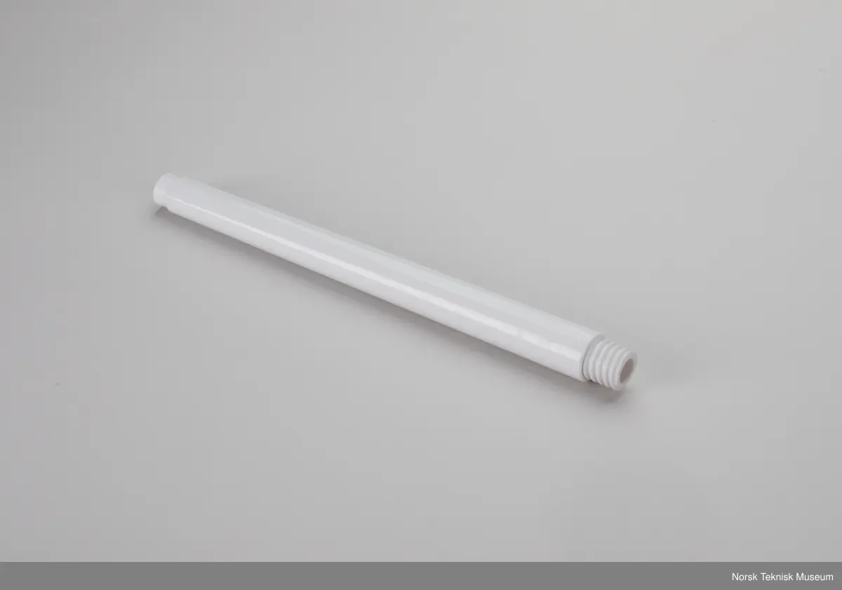 Holder for Wii remote fra Dreamgear, som kan kobles til følgende utvidelser:
2 billiardkøer
2 hocke/golfykøller
Baseball bat

Samt:
Holder for Wii Remote, Ratt
Holder for Wii Remote, Pistol
Grafikkadapter