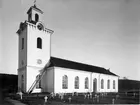 Nätra kyrka. Byggmästare Simon Geting. Vitputsad stenkyrka med torn. Nyklassicistisk stil. Inredning i början av 1800-talet. Altarväggen utformades 1847-48 av Olof Hofrén. Predikstol från 1814. Grundläggningsarbetet påbörjades 1805 och byggnationen, som krävde stora mängder sten för de två meter tjocka murarna, innebar stora uppoffringar från församlingsmedlemmarnas sida. En vall av jord lades upp runt murarna för att man med stenslädar och hästar skulle kunna föra upp materialet. På hösten 1807 var kyrkan så pass färdigställd att man kunde hålla gudstjänst och invigningen skedde den 27 november av prosten Anders Lundström i Sidensjö.