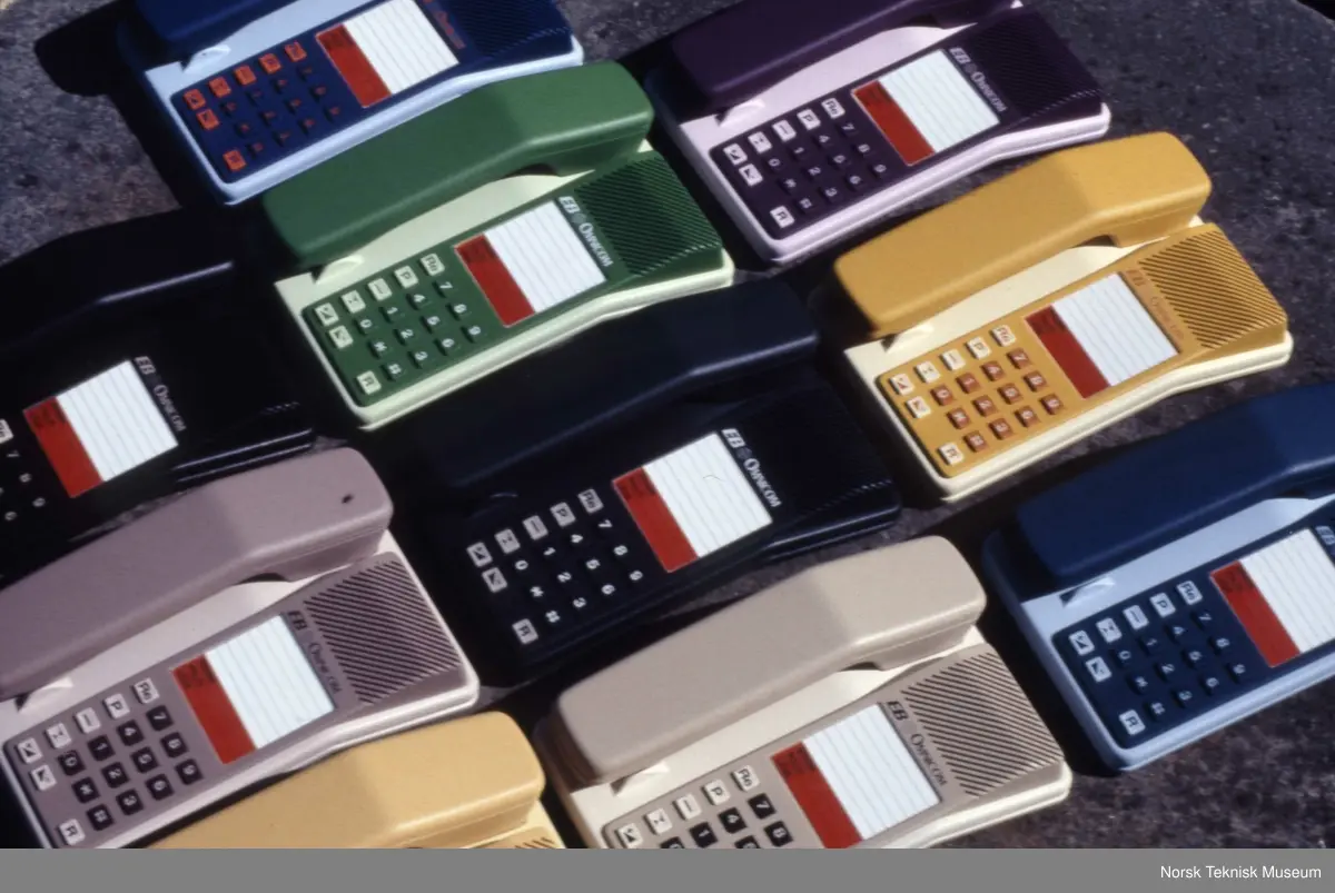 Ulike fargevarianter av UniTel Memo for Elektrisk Bureau fra 1986, design John Houghton