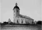 Arnäs Kyrka. Ritning Pehr Hagmansson. Nyklassicism (empire). Salkyrka med tunnvalv, torn i väster, utbyggd sakristia i nordost. Under början av 1800-talet kom olika inredningsdetaljer. Ursprunglig bänkinredning men sidogångar gjorda senare. Predikstol och altartavla från 1880.