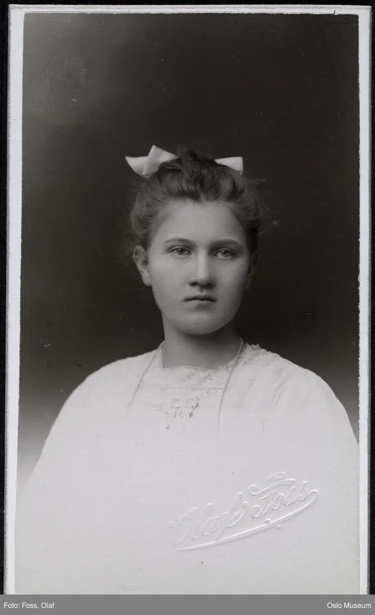 portrett, jente, konfirmant, brystbilde