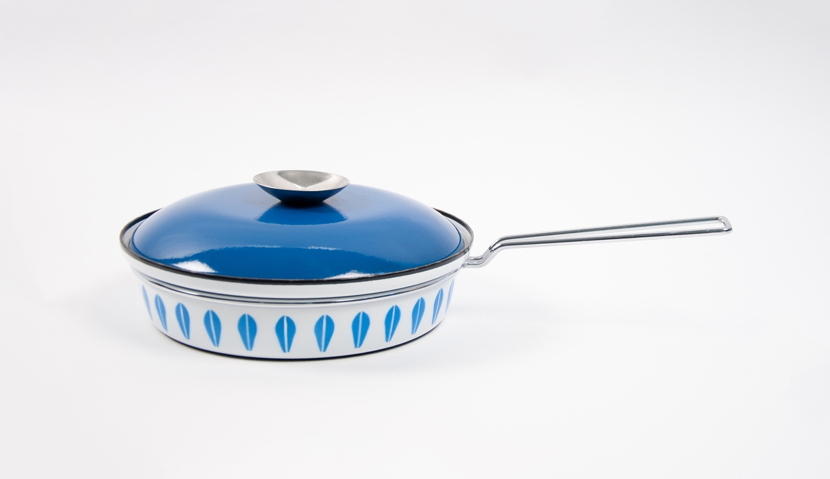 Sirkulær stekepanne med håndtak i rustfritt stål, hvit med blå lotus.