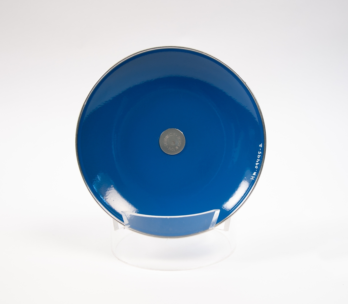 Sirkulært blått lokk med håndtak i rustfritt stål.