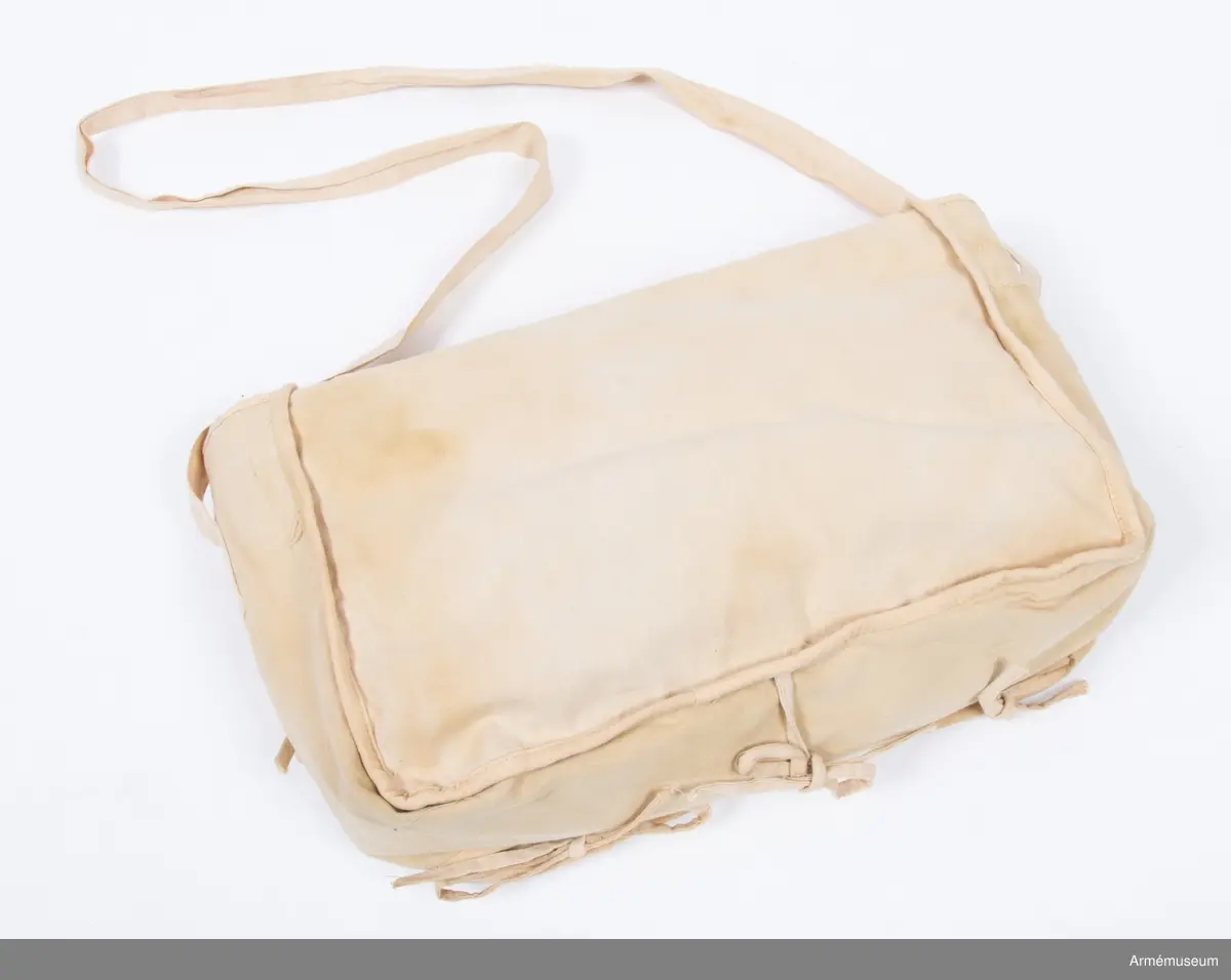 Märkt med rött kors mot vit bakgrund.