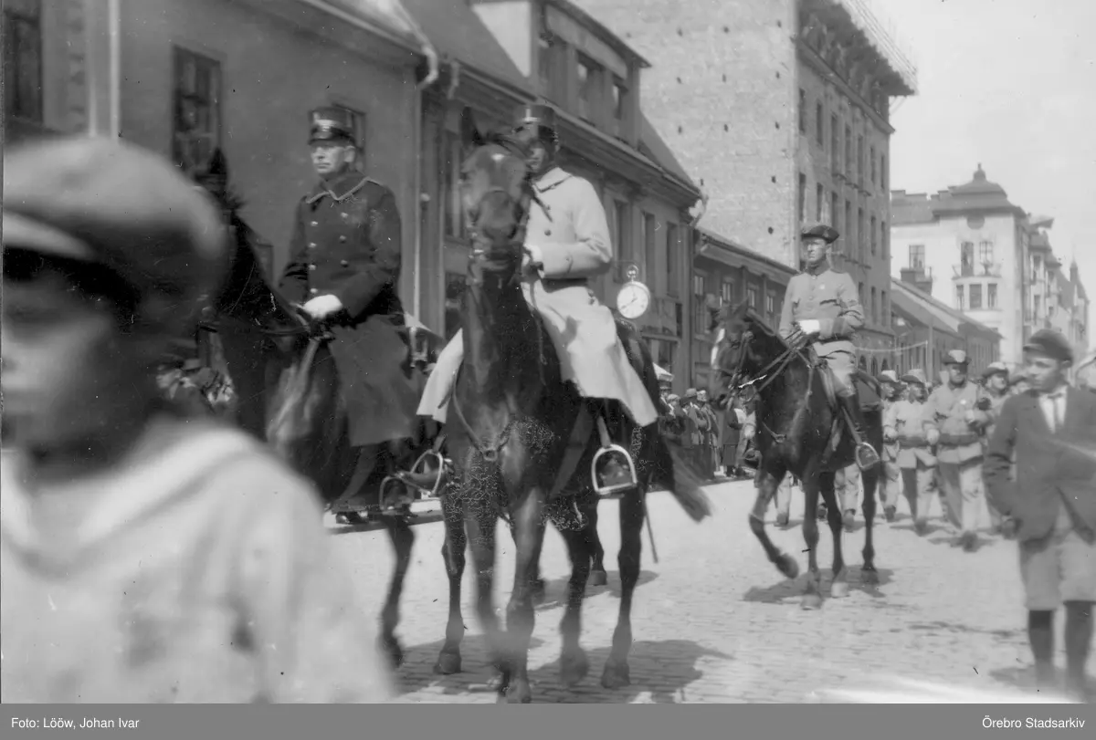 Militärparad på Storgatan