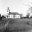 Häggdångers kyrka. 1960-tal. Byggmästare Pehr Hagmansson. Efter 60 år byggdes torn på kyrkan (1840-t). Vitputsad stenkyrka. Orgel från 1855 av J Gustav Ek. Altartavla från 1795 av målare Anders Joakim Öberg från Härnösand. Altaruppsatsen från 1797-98 av bildhuggare Per Vestman från Hemsö.