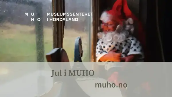 Fjøsnissen kikker ut vinduet