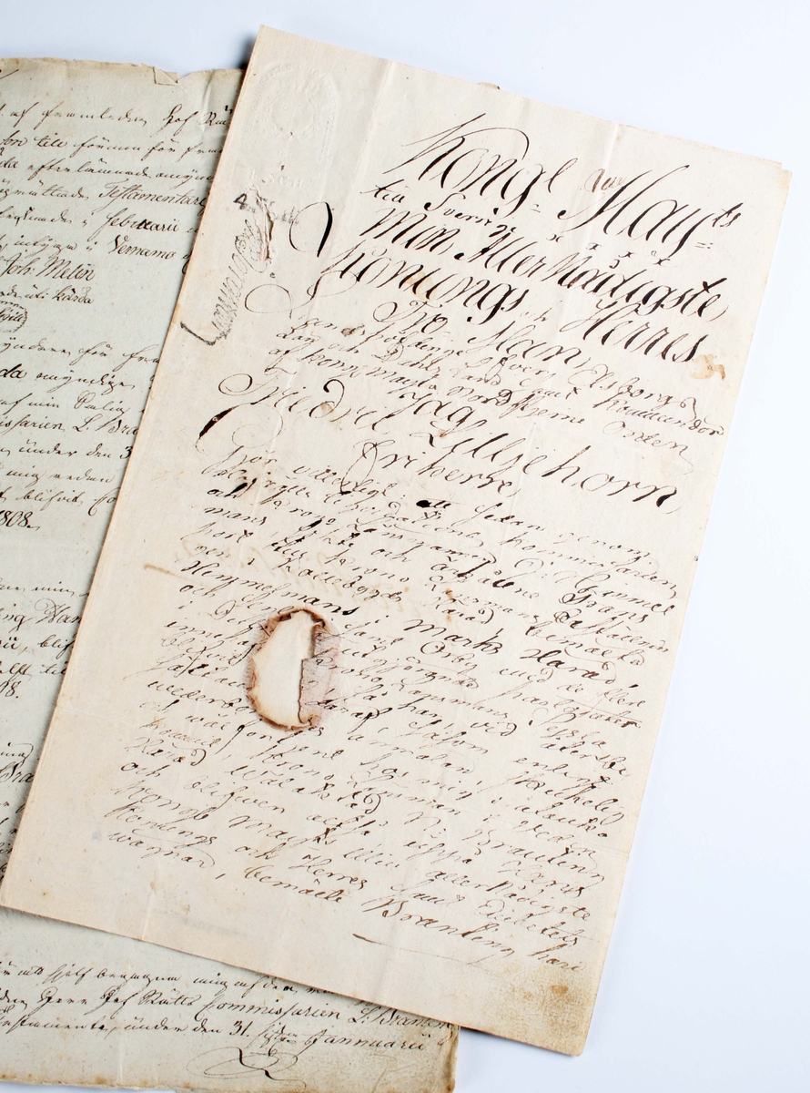 Diverse handskrivna handlingar, tillhörande Nils Branting som arbetade som "expeditions-kronofogde". Nils Branting avled 1 september år 1856. Handlingarna rör befordringar, gårdsköp, tacksägelsebrev för hans första hustru mm.

Se även BM 6694, 9663-9665