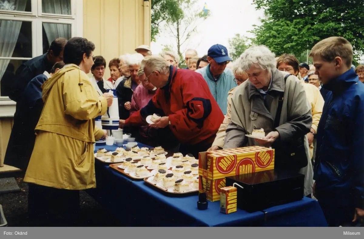 6 juni 2001, Västra lägret, Skillingaryd. Fika.