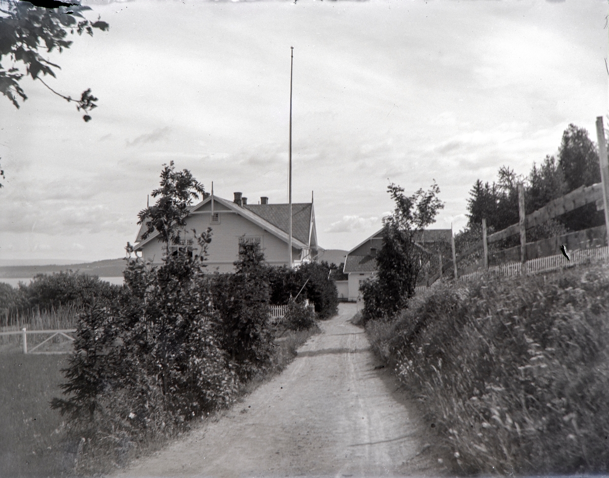 Fra tunet på Roan, Kapp.