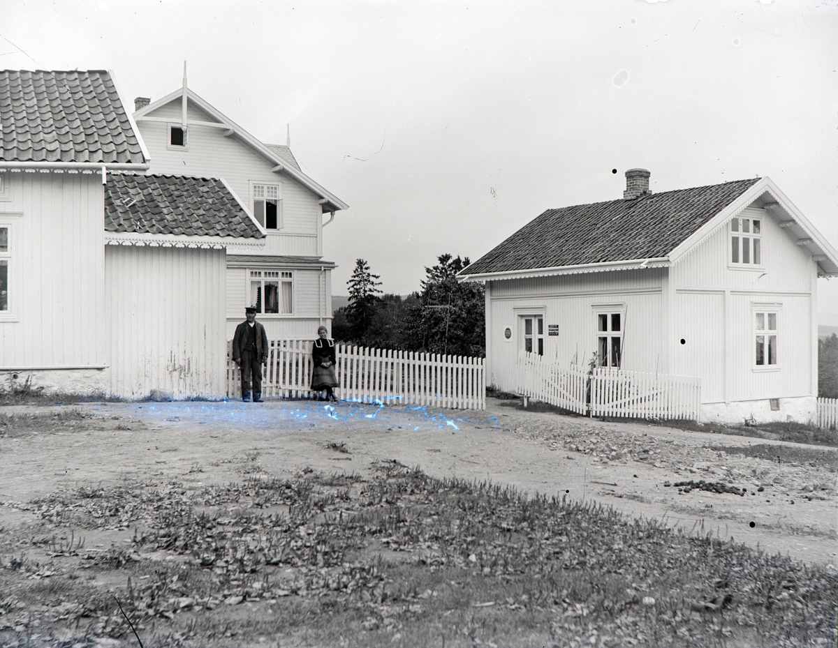 Fra tunet på Roan, Kapp, ukjente personer.