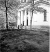 Härnösands domkyrka. Arkitekt Johan Adolf Hawerman .Nyklassistisk stil. Vitputsad stenkyrka med ett mittorn, två mindre torn och västfasad med pelarrad.En del inventarier från den äldre kyrkan bland annat altartavlan från 1700-talet.Treskeppigt kyrkorum. Orgel från 1731 av Johan Caliman med barockfasad av Magnus Granlund från Hudiksvall