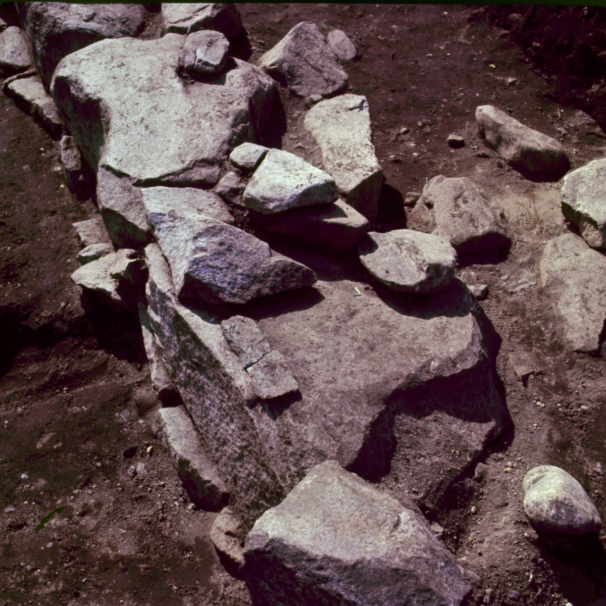 Detalj av ytterste NV-re del av steinrekken i U 26.