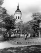 Härnösands domkyrka. Arkitekt Johan Adolf Hawerman. Nyklassistisk stil. Vitputsad stenkyrka med ett mittorn, två mindre torn och västfasad med pelarrad. En del inventarier från den äldre kyrkan bl.a. altartavlan från 1700-talet. Treskeppigt kyrkorum. Orgel från 1731 av Johan Caliman med barockfasad av Magnus Granlund från Hudiksvall.