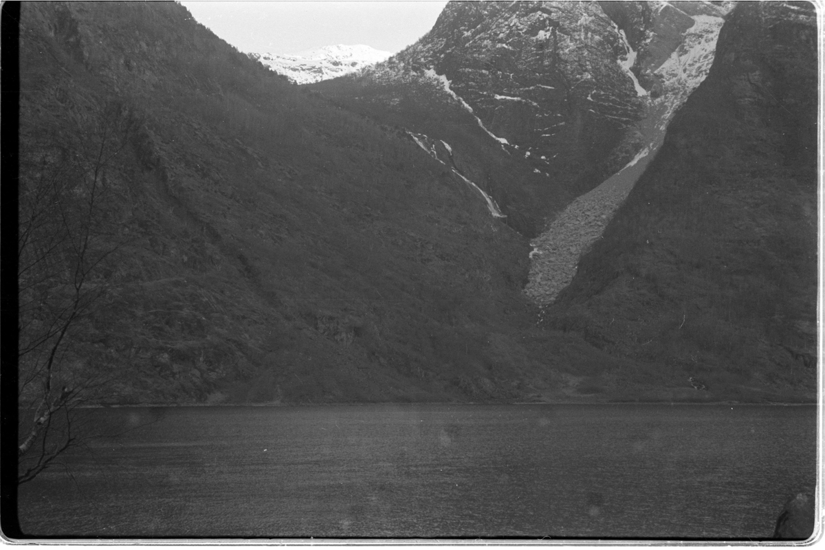 Vetleteigen under Veim i Aurland. Funnsted for B 3295.