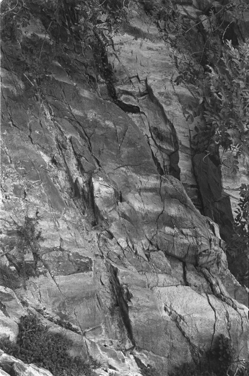 Årsand, Ænes, Kvinnherad, hellemaling, 1952.