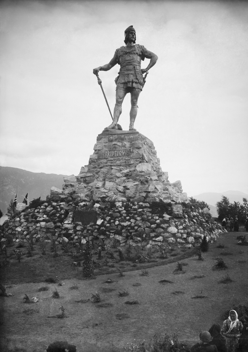 Fridtjofstatuen
Reist av Keiser Wilhelm II i 1913
Fotografert 1913