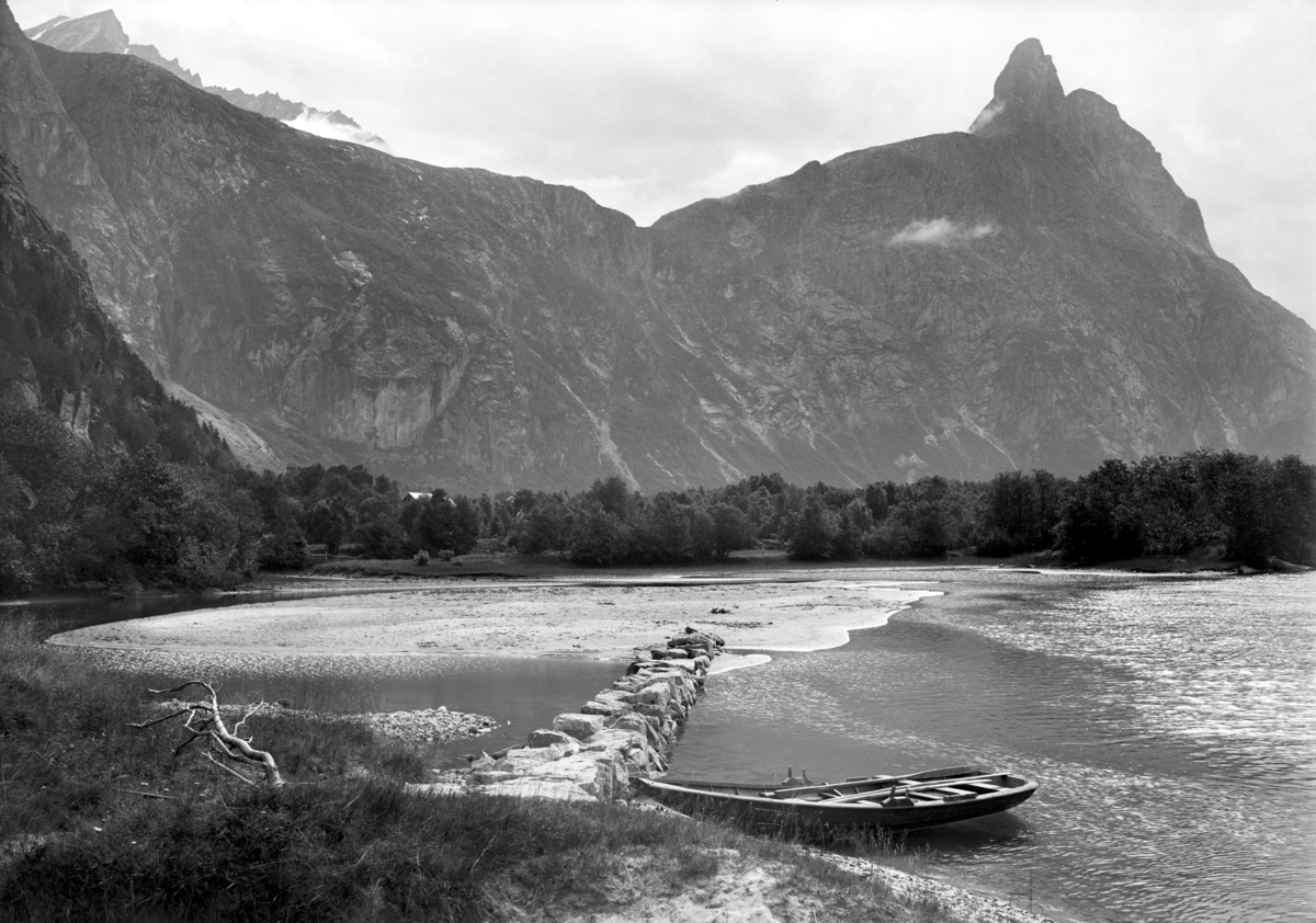 Romsdalshorn
Fotografert 1900 Ca.