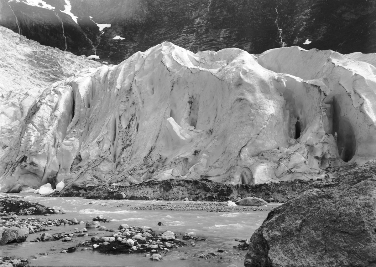 Bøyumsbreen
Fotografert 1900 Ca.