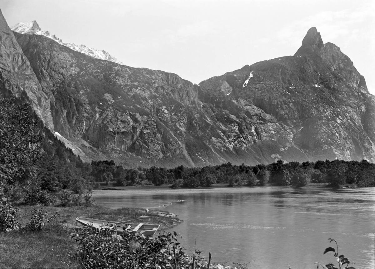 Romsdalshorn, Rauma
Fotografert 1900 Ca.