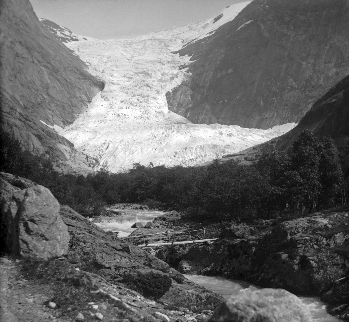 Briksdalsbreen
Fotografert 1900 Ca.